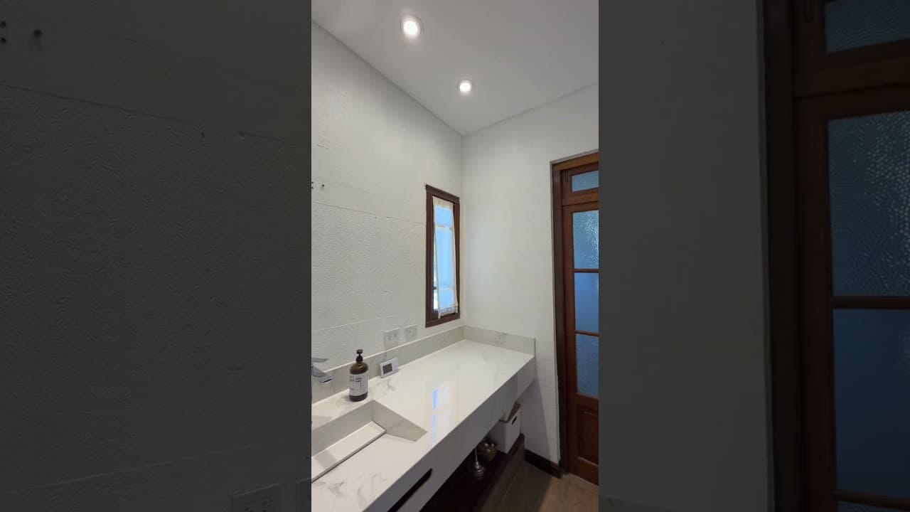 Antes y después de un baño con Wall Panel WPC Varillado Flat