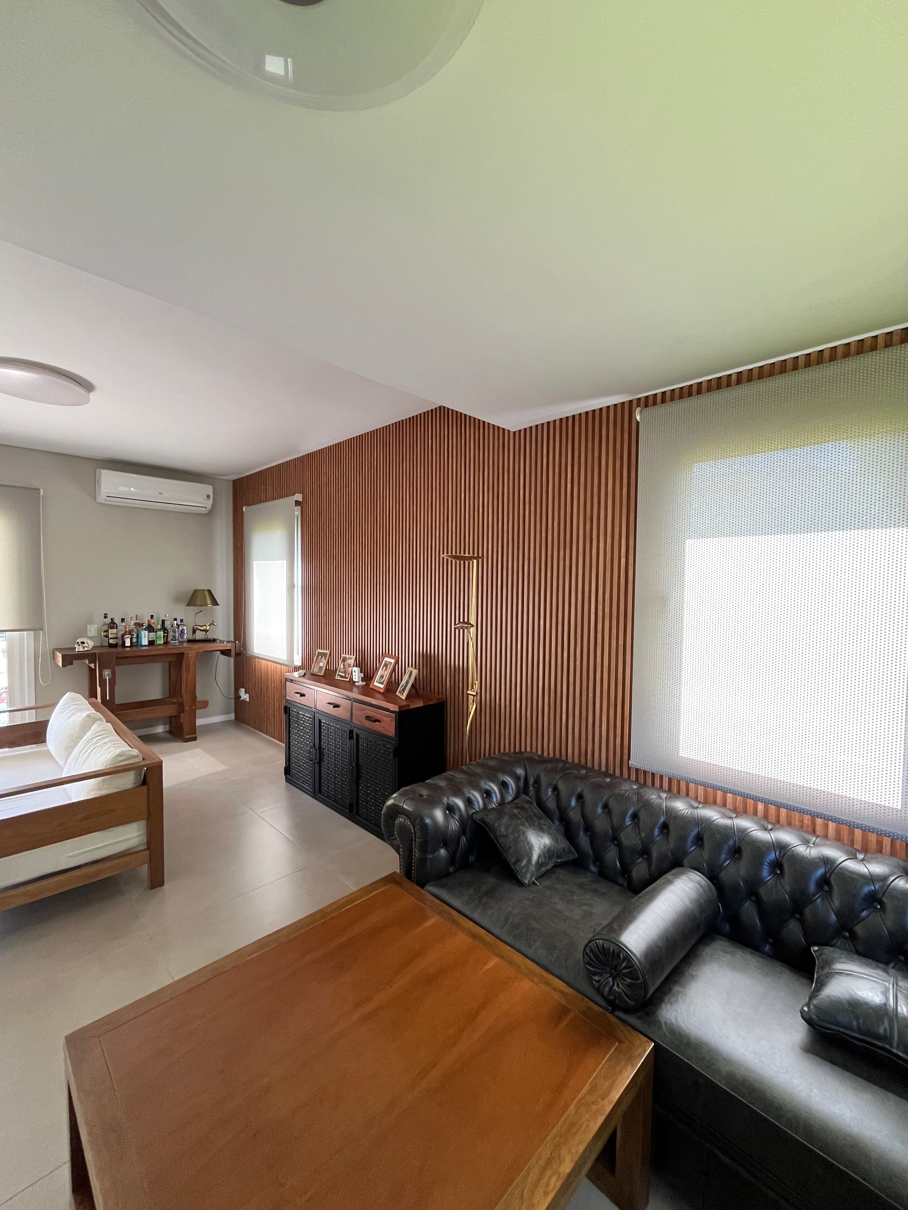 pared con wall panels simil madera