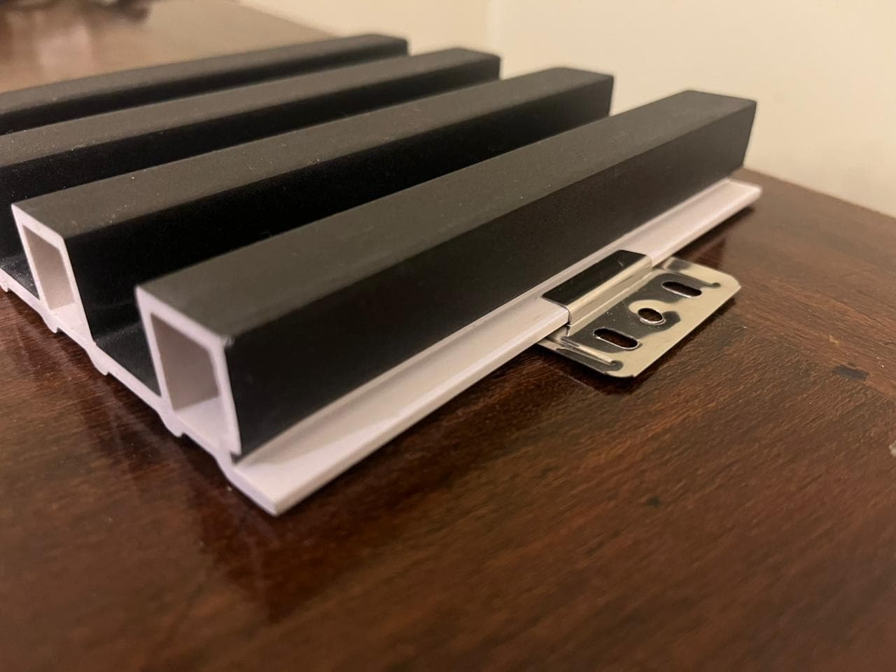 Clip de fijación para instalar Wall Panel WPC