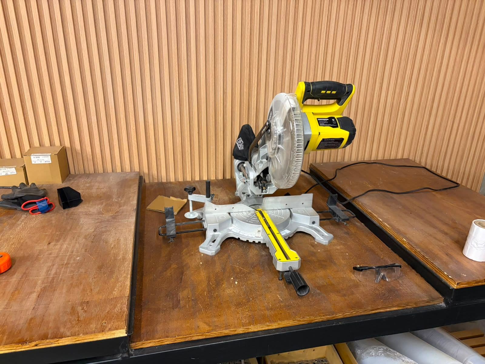 ingletadora utilizada para cortar wall panel de wpc en argentina