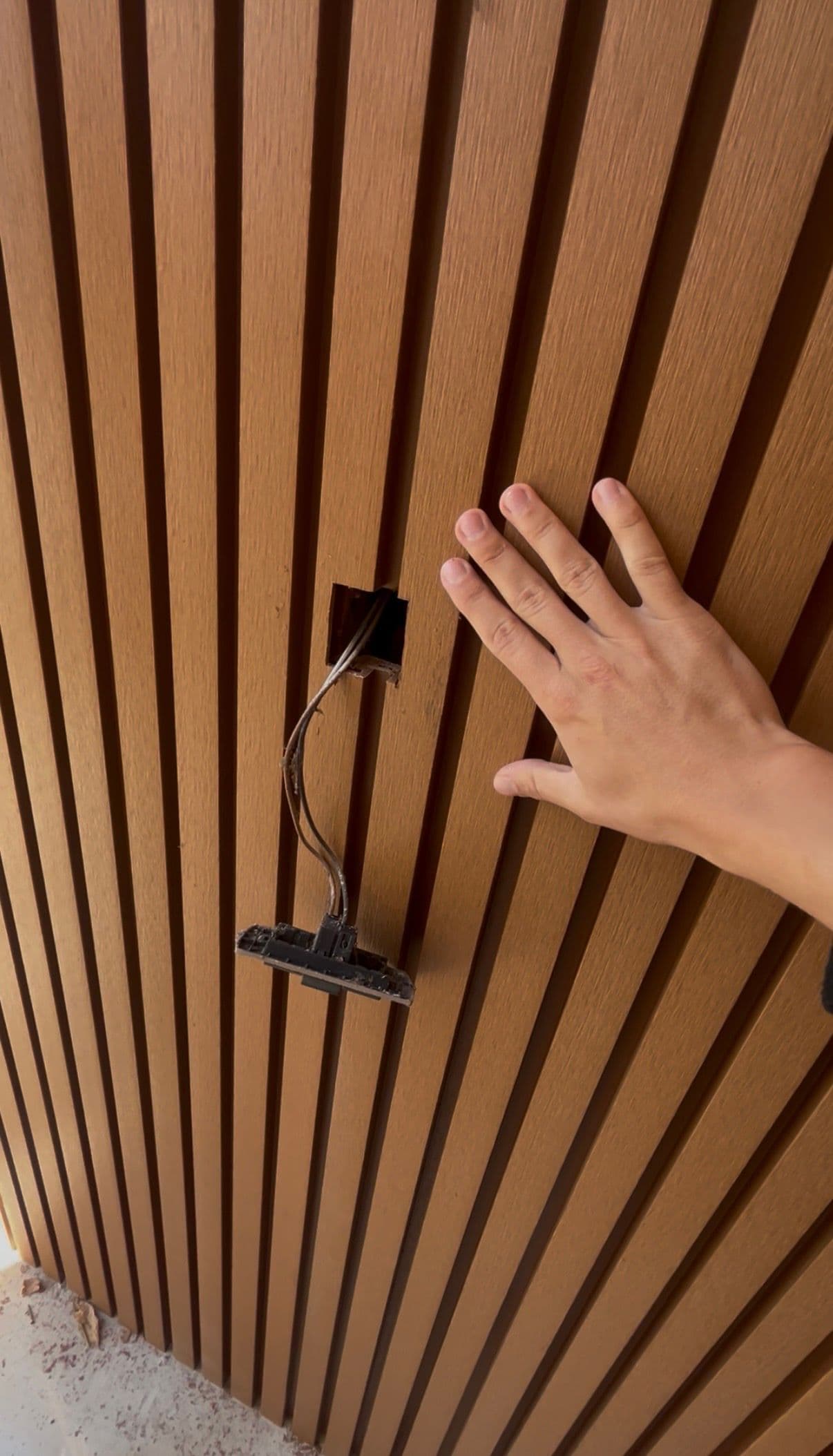 Recorte para timbre en Wall Panel Exterior WPC