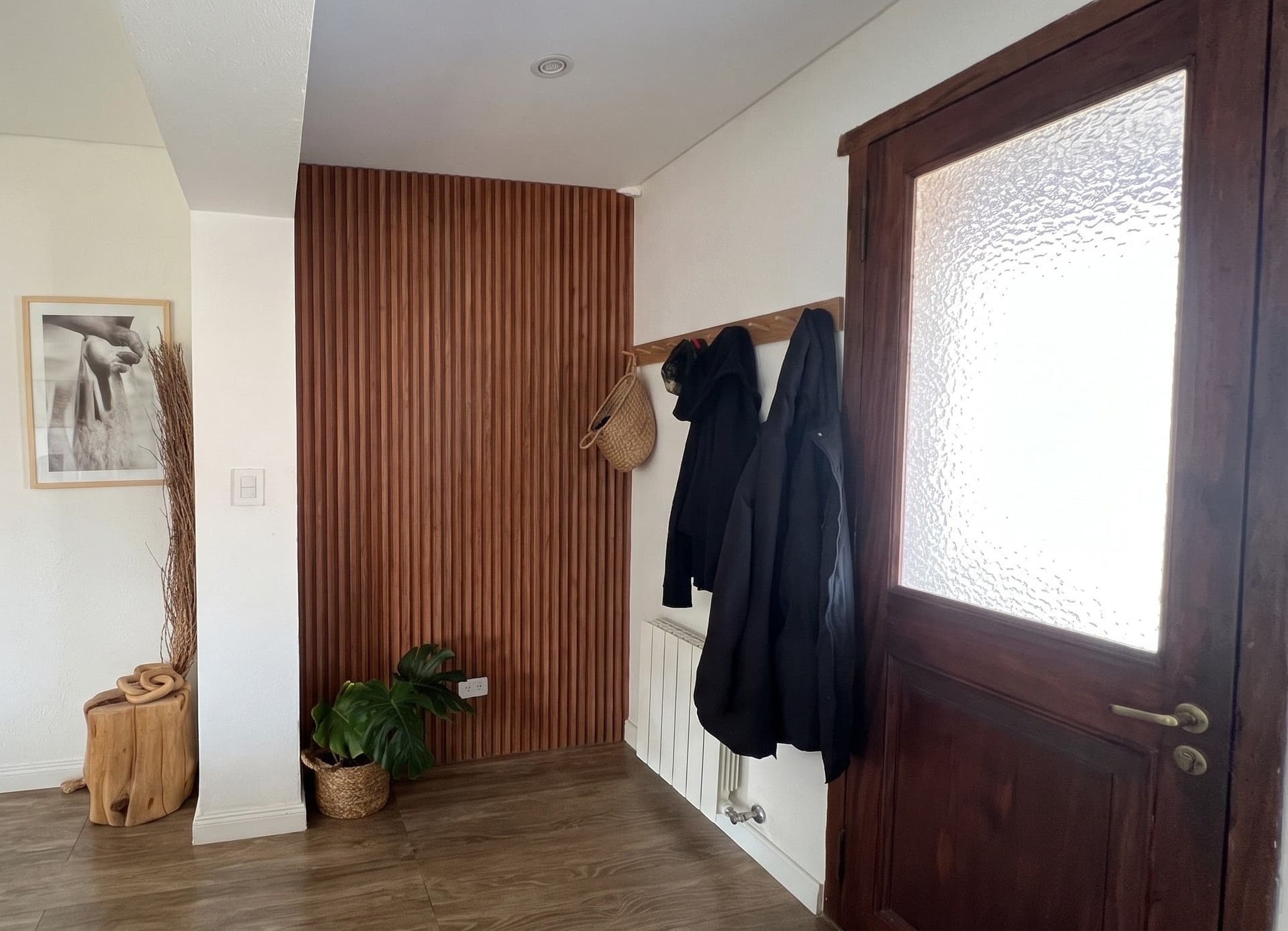Entrada de casa con Wall Panel Varillado