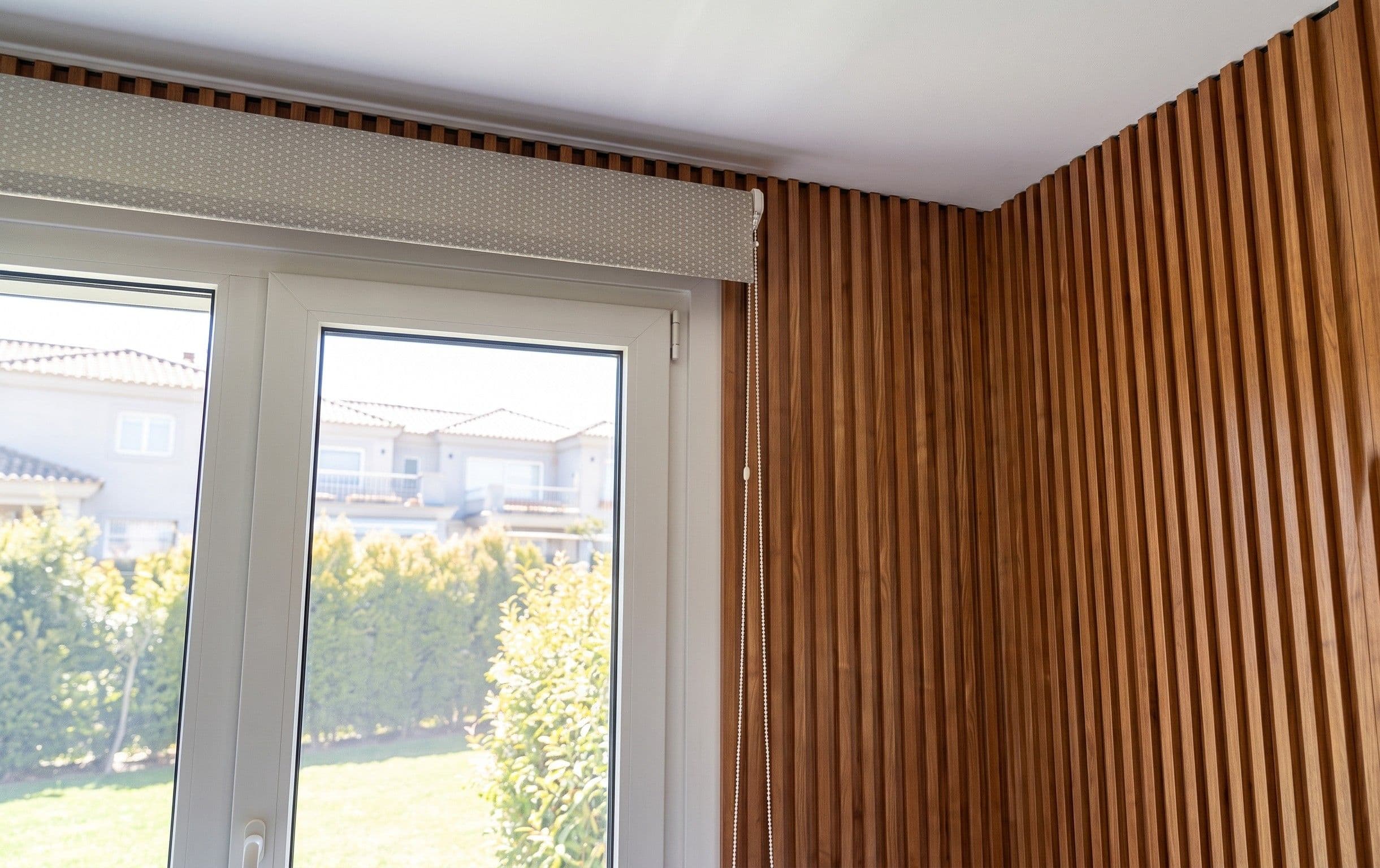 Cómo reinstalar una cortina blackout sobre Wall Panels